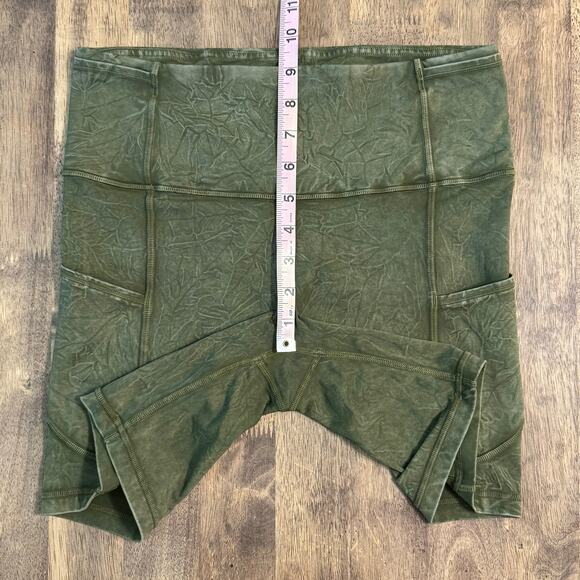Lululemon Women's Fast Free High-Rise Short 6” Nulux Ice Wash Moss Green Size 6 - Picture 4 of 7